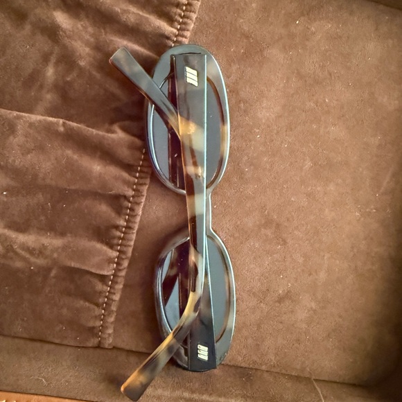 Le Specs Brown Sunglasses Classic Style - Picture 3 of 3